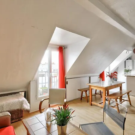 Cosy Under The Roofs Of * Parigi