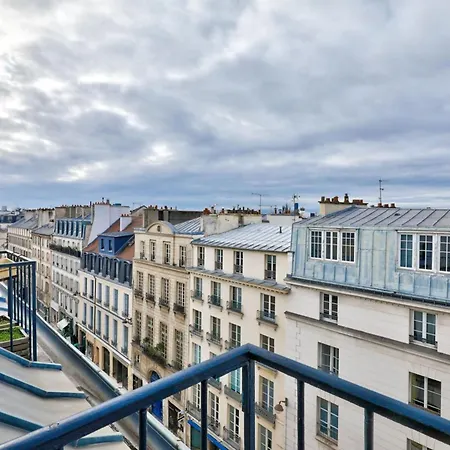 Cosy Under The Roofs Of * Parigi